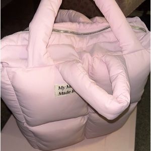 Puffer  tote bag.   Great condition, used only a few times dust bag included